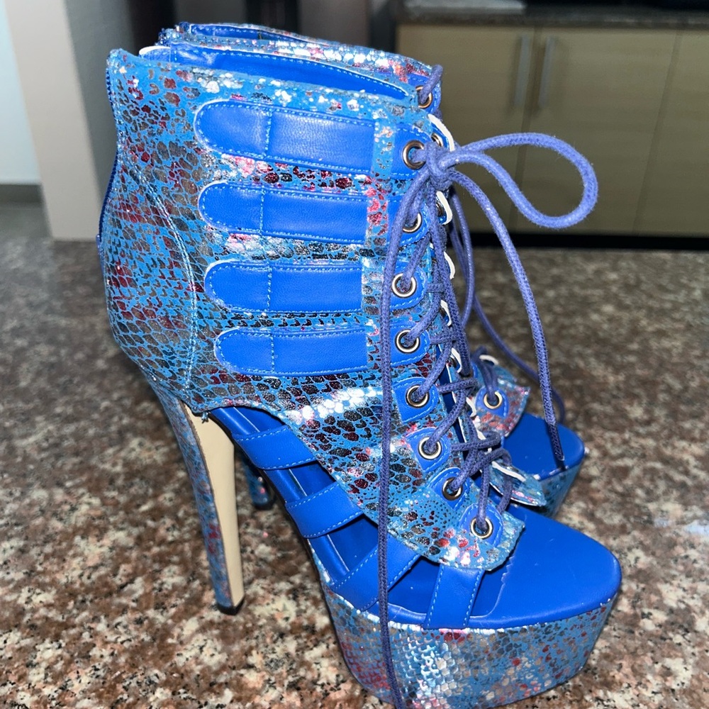 Blue open toe reflective printed heels